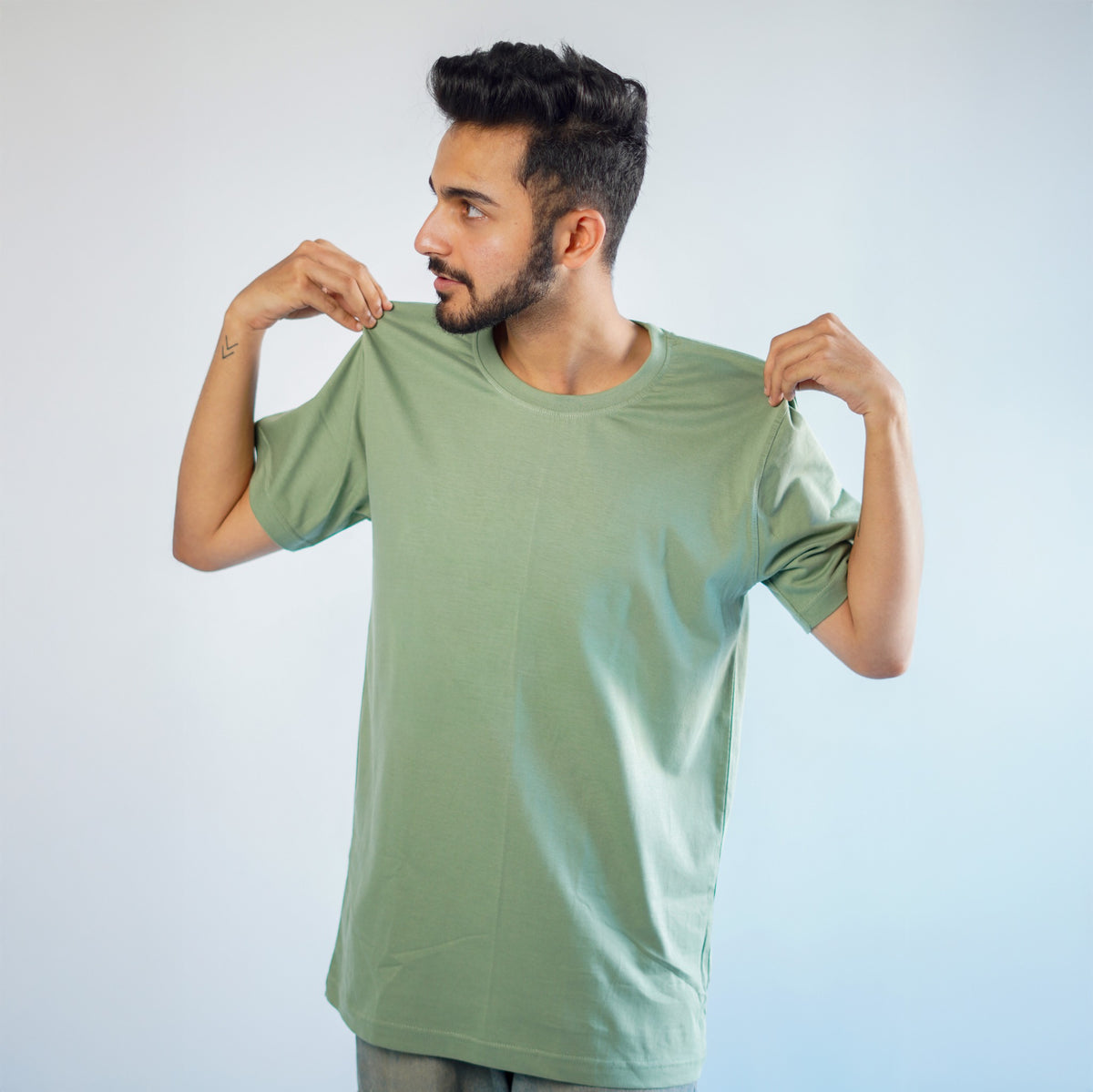Minty Frost solid tee — men model